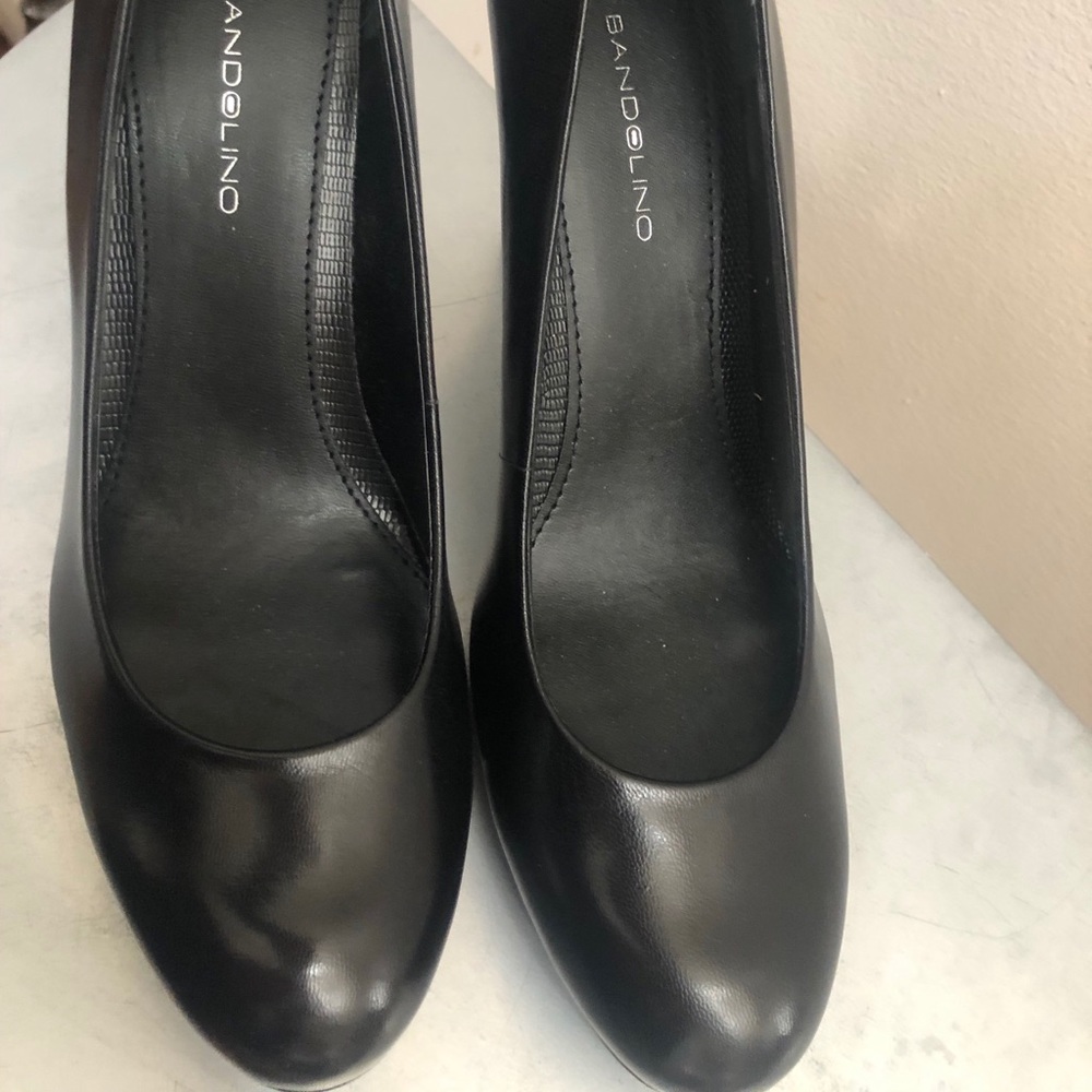 Bandolino black leather heels